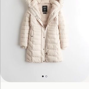 Hollister  cream never worn puffer warm coat